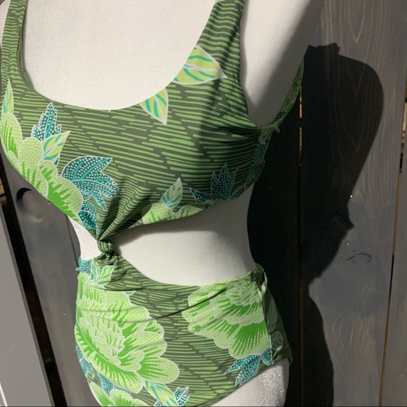 Aerie one Piece 👙💕 - Picture 2 of 4